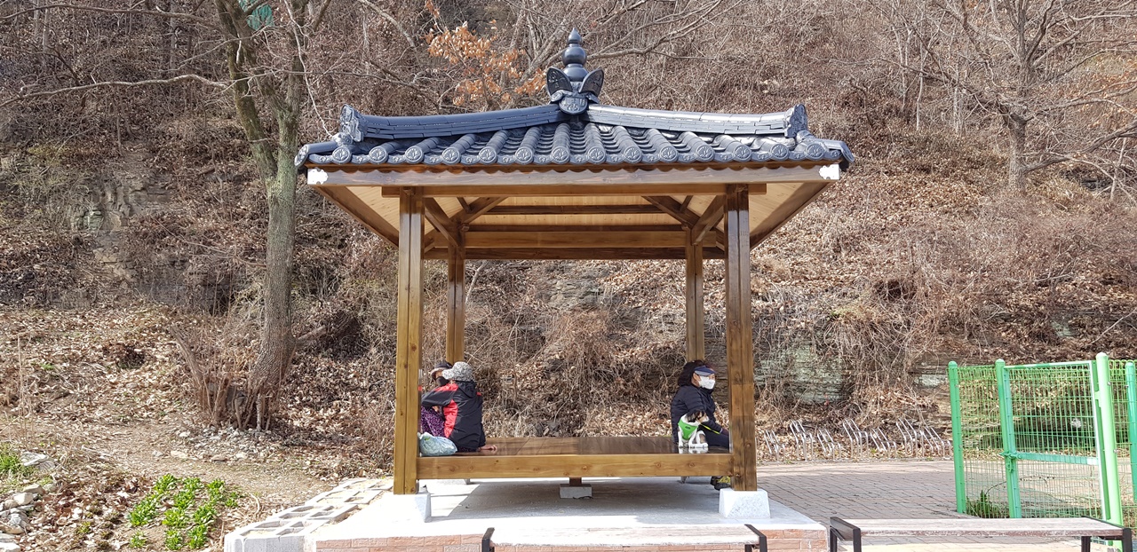 자이아파트 인근 정자 1