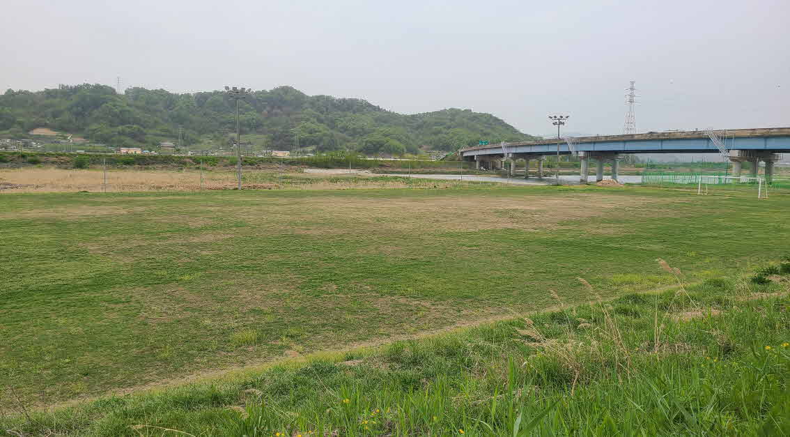 신흥체육공원 축구장 1
